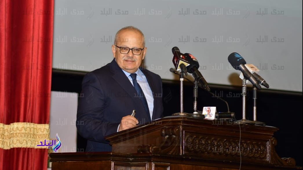 رئيس جامعة القاهرة 