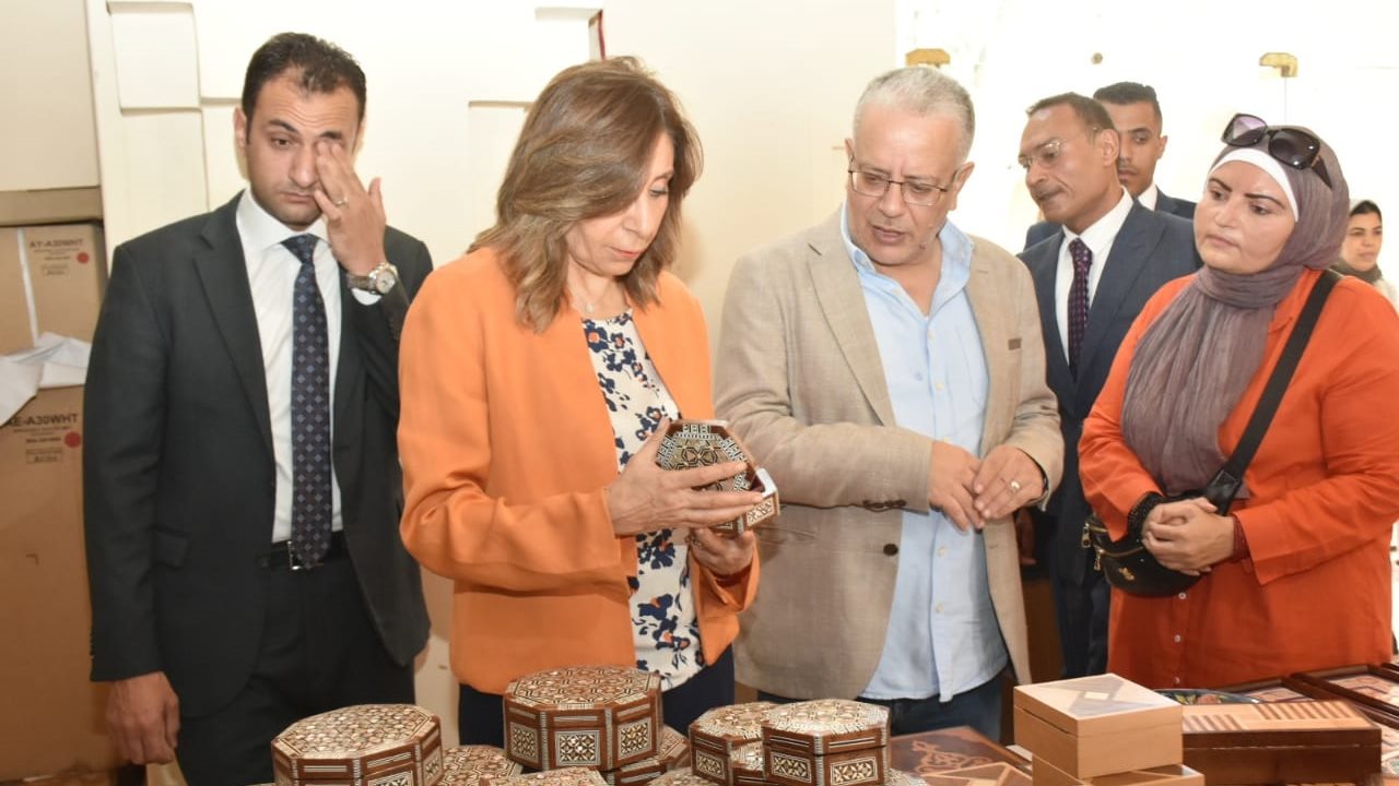 وزيرة الثقافة