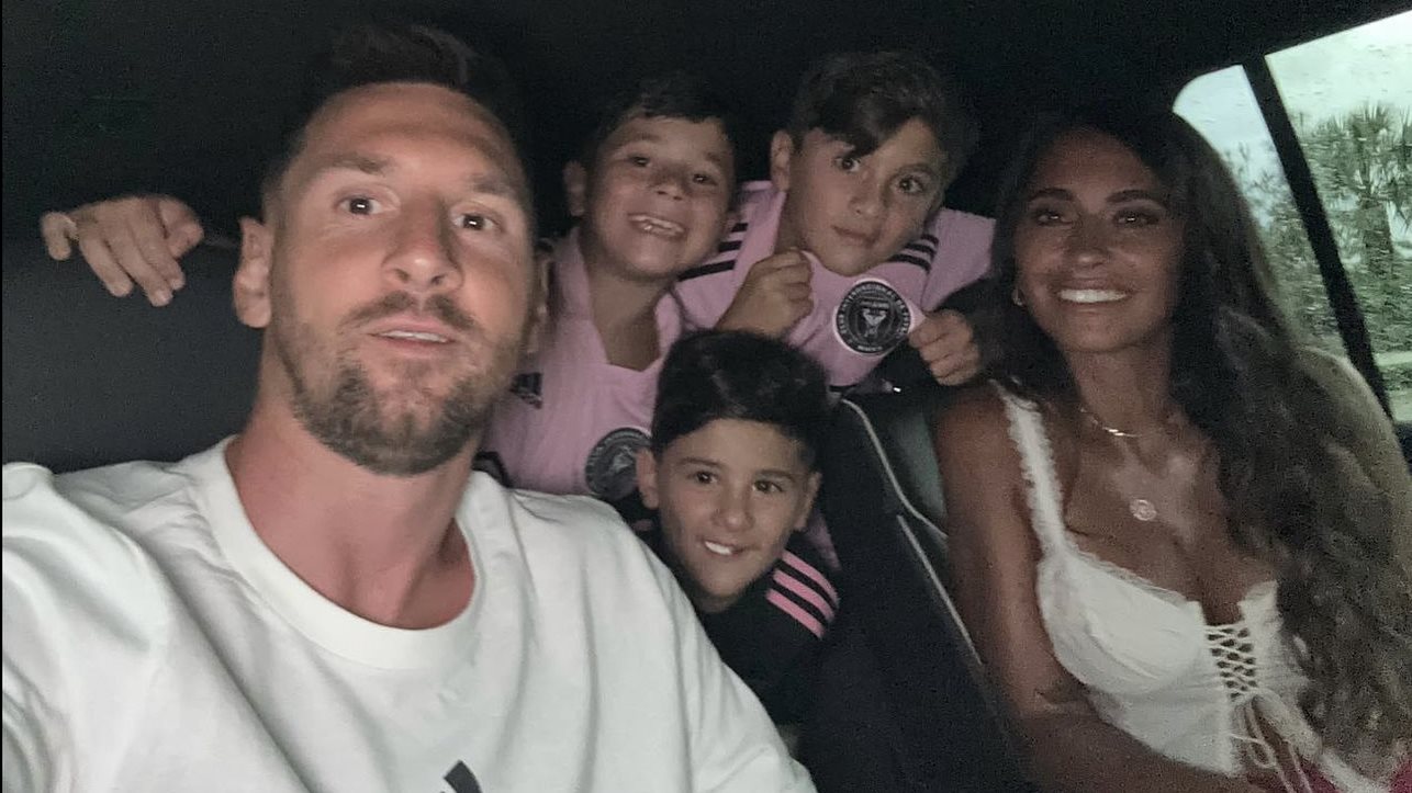 ميسي برفقه عائلته