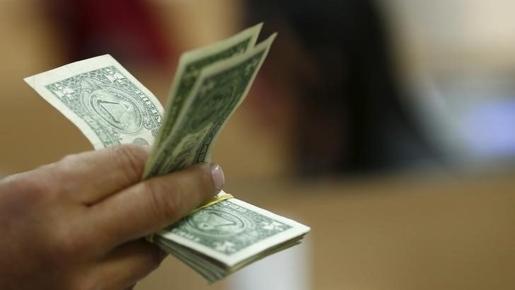 الدولار يسقط بشدة.. الأخضر ينهار أمام اليورو وبيد الفيدرالي