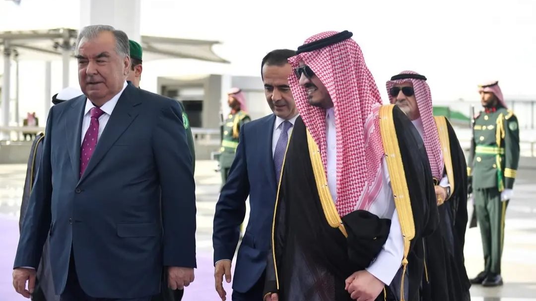 رئيس جمهورية طاجيكستان يصل جدة