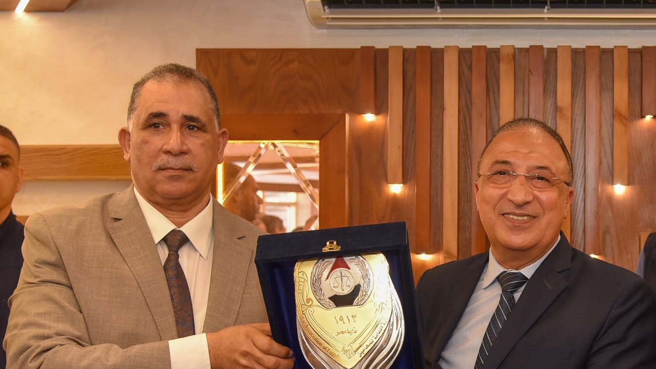 محافظ الاسكندرية مع نقيب المحامين بمصر