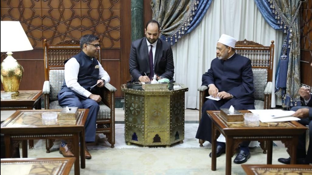 شيخ الأزهر يستقبل نائب مستشار الأمن القومي الهندي 