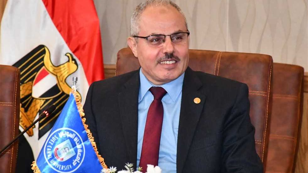 رئيس جامعة قناة السويس الدكتور ناصر مندور