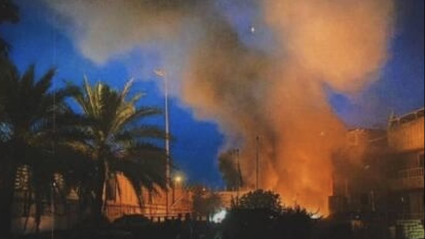 احتجاجا على حرق القرآن: إضرام النار بالسفارة السويدية بغداد