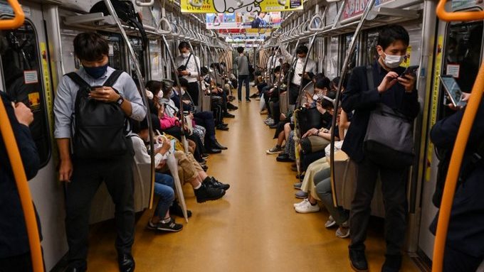 سقوط ضحايا في حادث طعن على متن قطار في اليابان