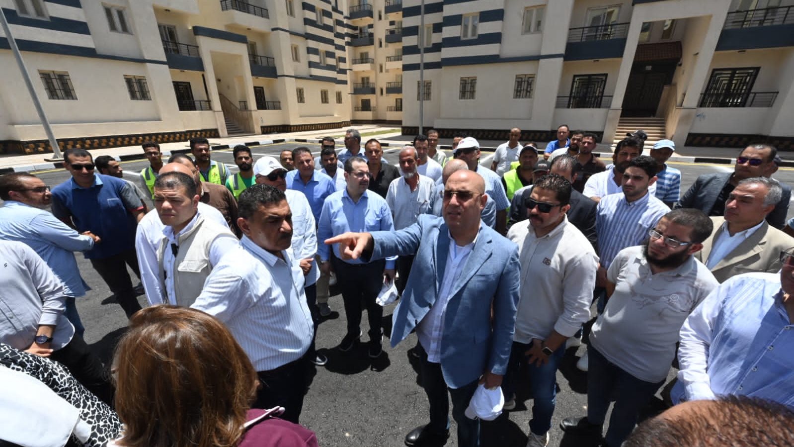  وزير الإسكان 