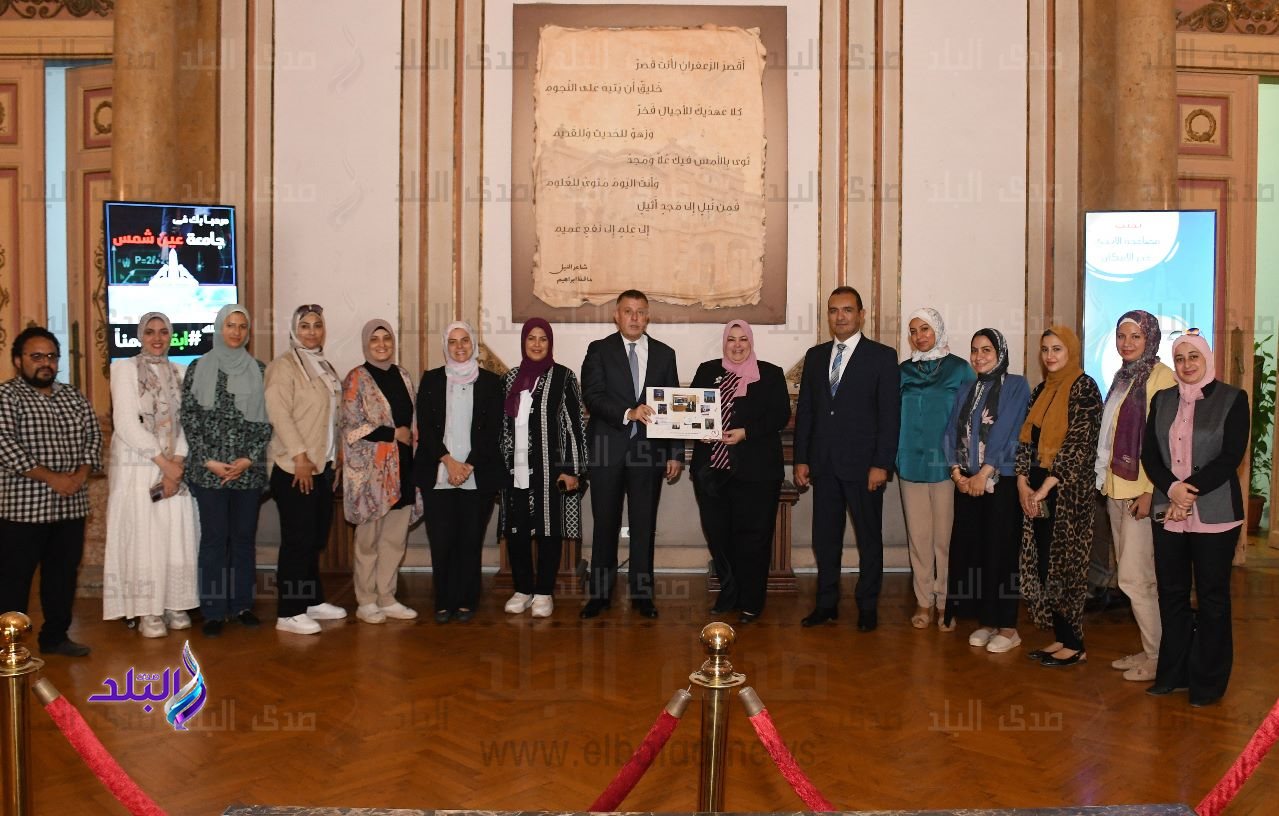 تكرم الدكتور محمود المتيني رئيس الجامعة