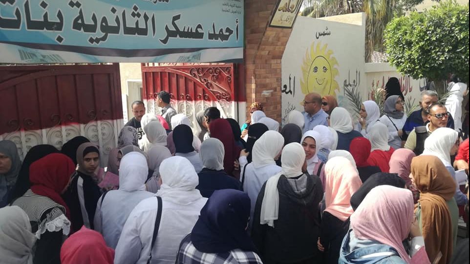 طلاب الثانوية العامة في سيناء يؤدون الامتحان ارشيف طلاب الثانوية العامة في سيناء يؤدون الامتحان ارشيف
