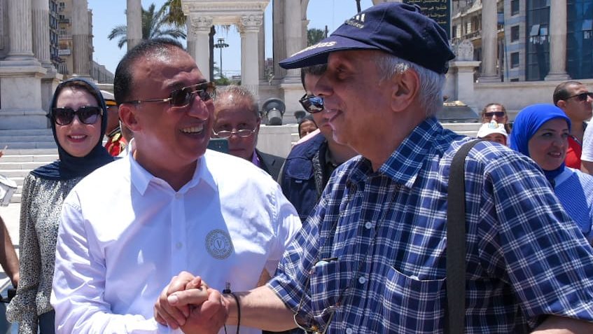 محافظ الإسكندرية يحتفل بالعيد القومي مع المواطنين