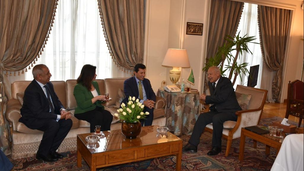 أبو الغيط ووزير الشباب ورئيس الأكاديمية العربية 