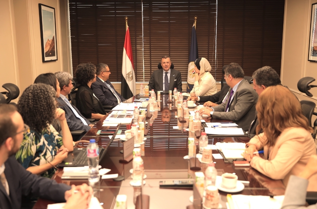 وزير السياحة والآثار 