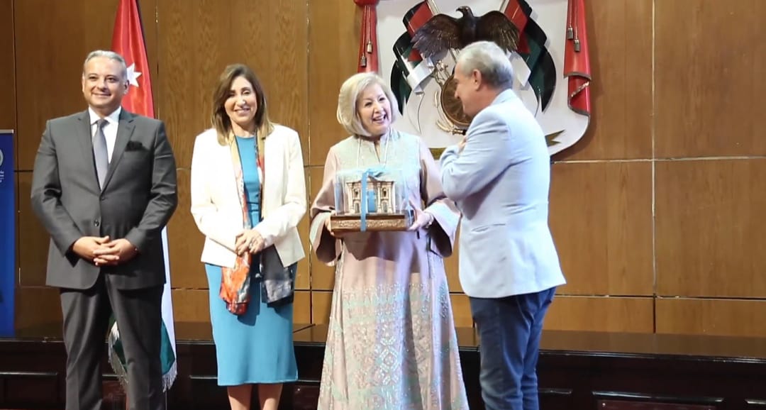 نيفين الكيلاني