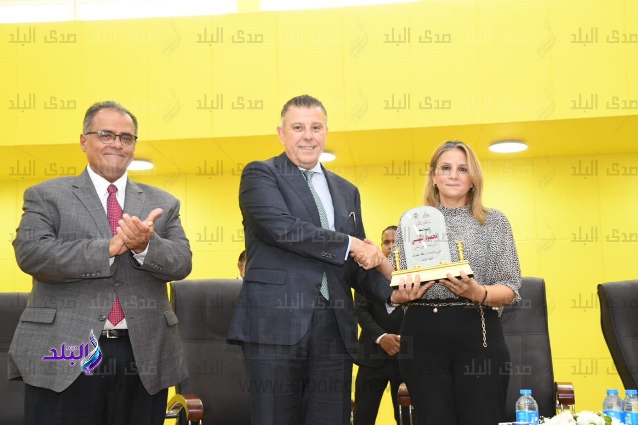 رئيس جامعة عين شمس يفتتح مدرج أ.د. مهدى علام بكلية الآداب بعد تجديده6