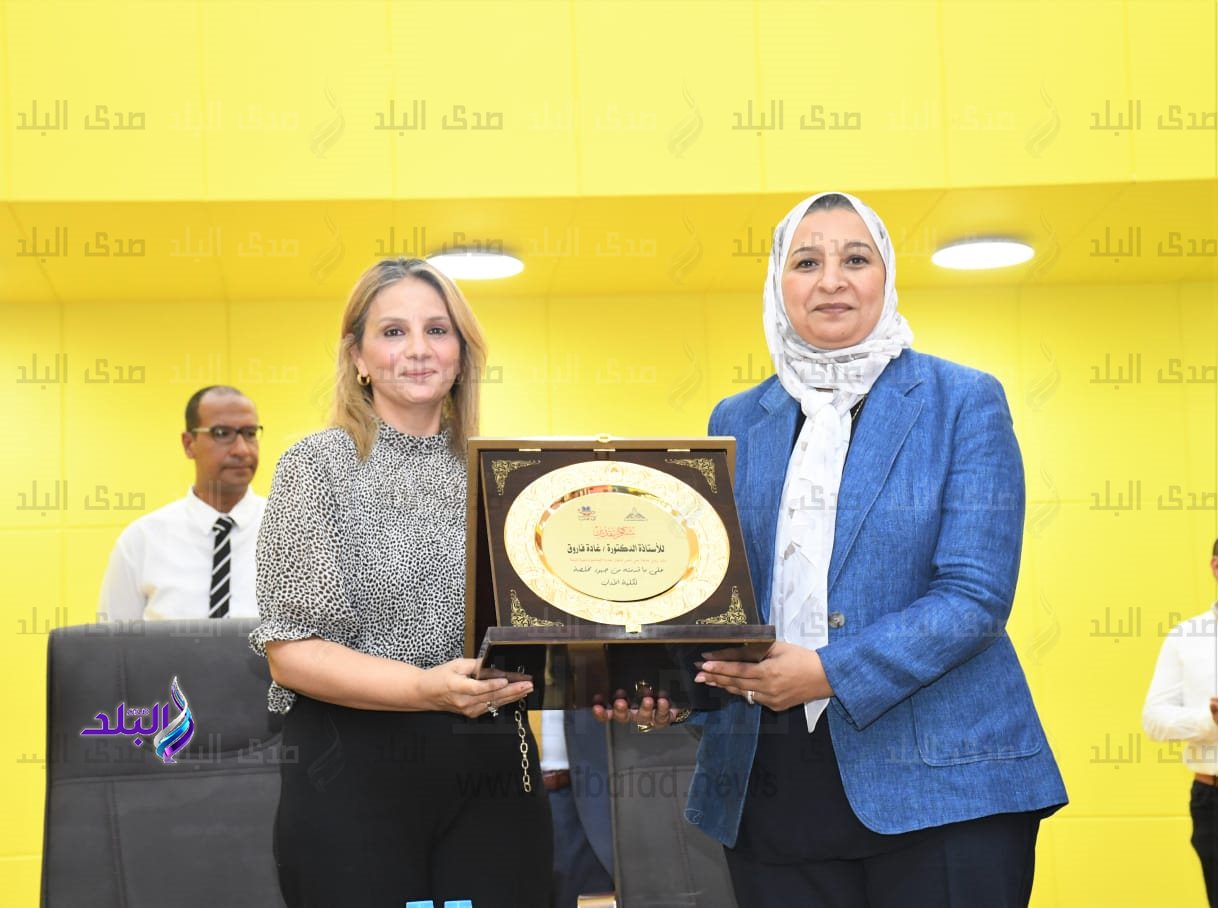 رئيس جامعة عين شمس يفتتح مدرج أ.د. مهدى علام بكلية الآداب بعد تجديده5