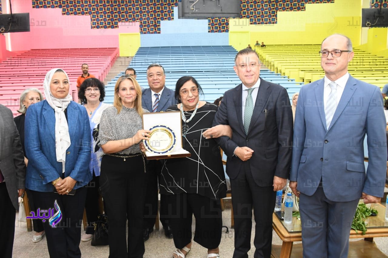 رئيس جامعة عين شمس يفتتح مدرج أ.د. مهدى علام بكلية الآداب بعد تجديده4