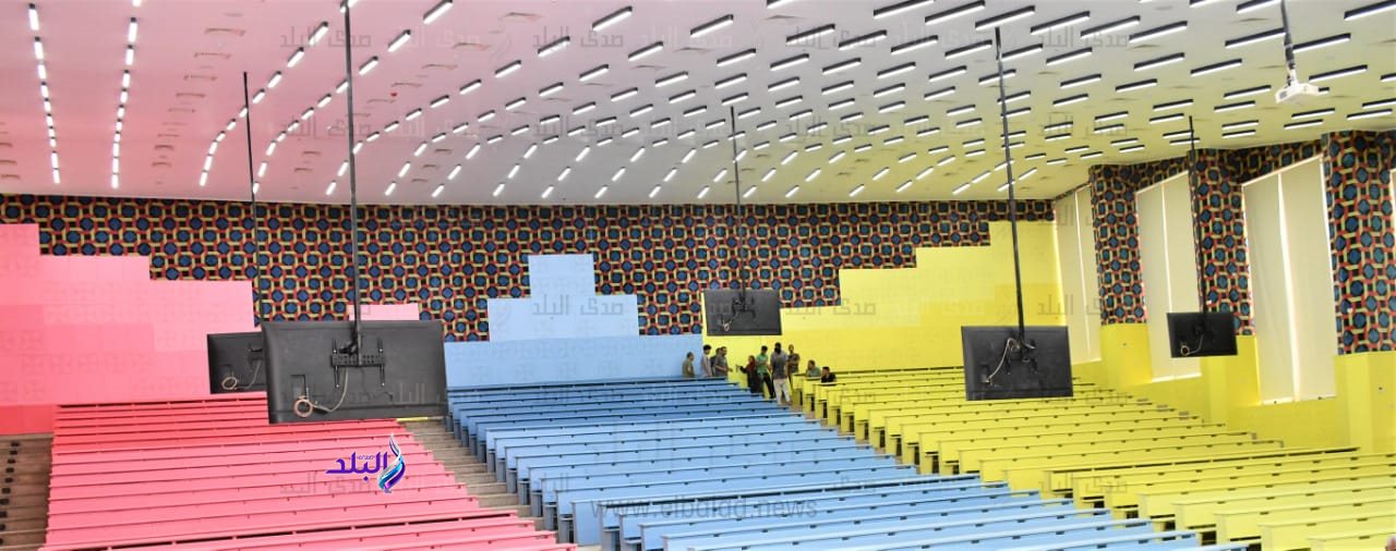 رئيس جامعة عين شمس يفتتح مدرج أ.د. مهدى علام بكلية الآداب بعد تجديده