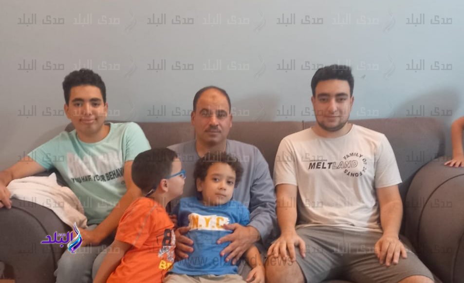 الطالب زياد مع أسرته الطالب زياد مع أسرته
