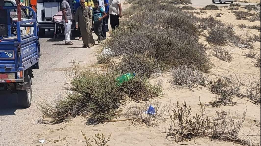 سيارات الإسعاف تنقل المصابين في الحادث