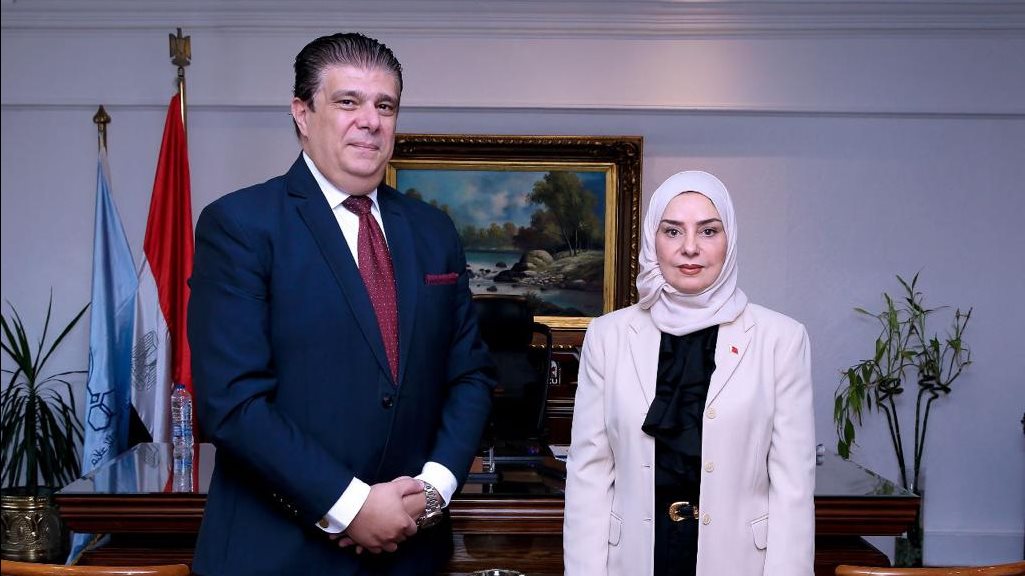 حسين زين والسفيرة فوزية زينل 