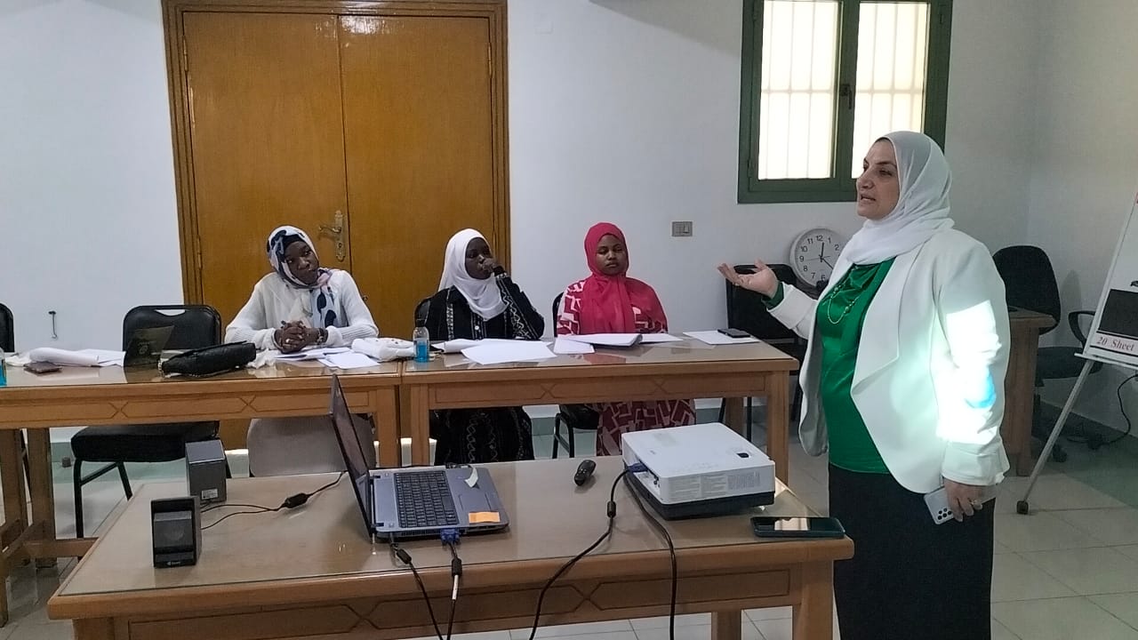 دورة للطالبات الوافدات