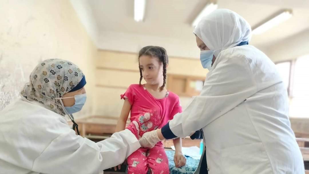 توقيع الكشف الطبي على المرضى بالمنيا 