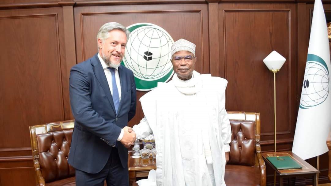 أمين عام التعاون الإسلامي يستقبل مبعوث الاتحاد الأوروبي 