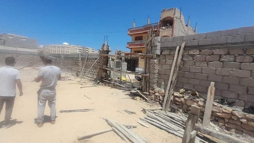 ازالة مباني مخالفة  لقانون البناء بالعريش 