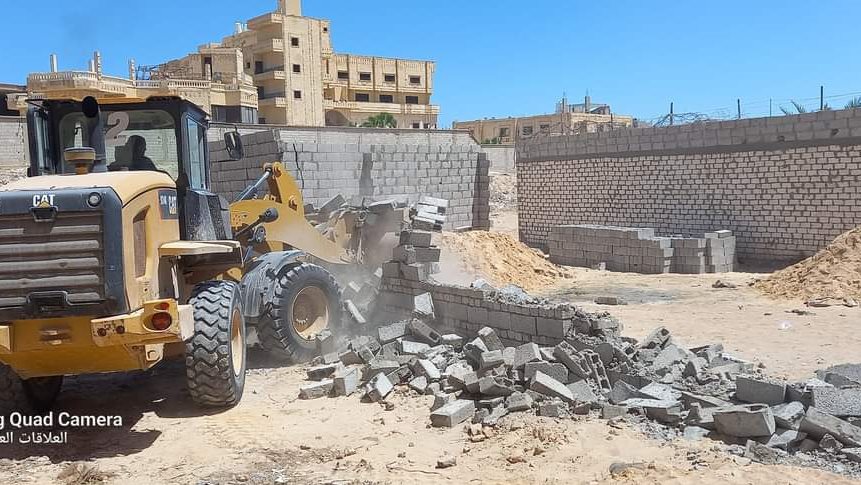 ازالة سور مقام بدون الحصول على ترخيص مباني من العريش