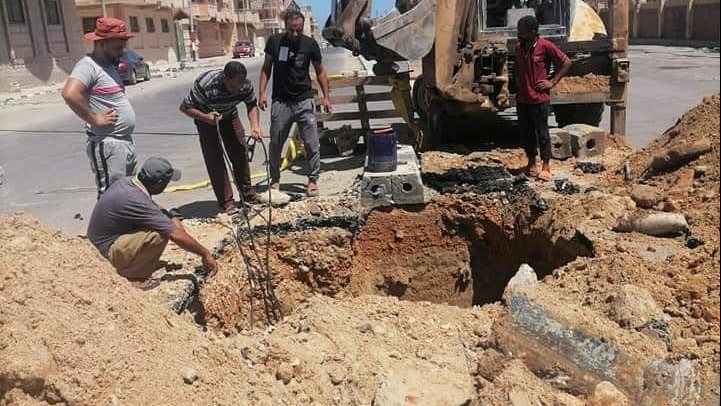اصلاح الأعطال فس خطوط المياه الناقلة بالعريش 
