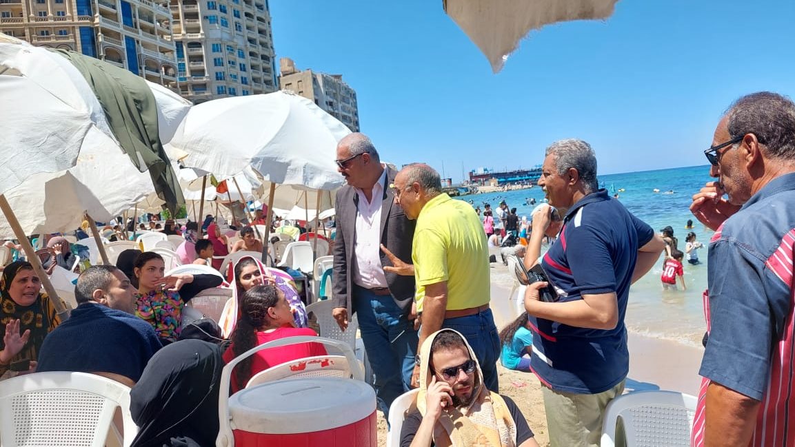 حملات مكبرة بشواطئ الإسكندرية