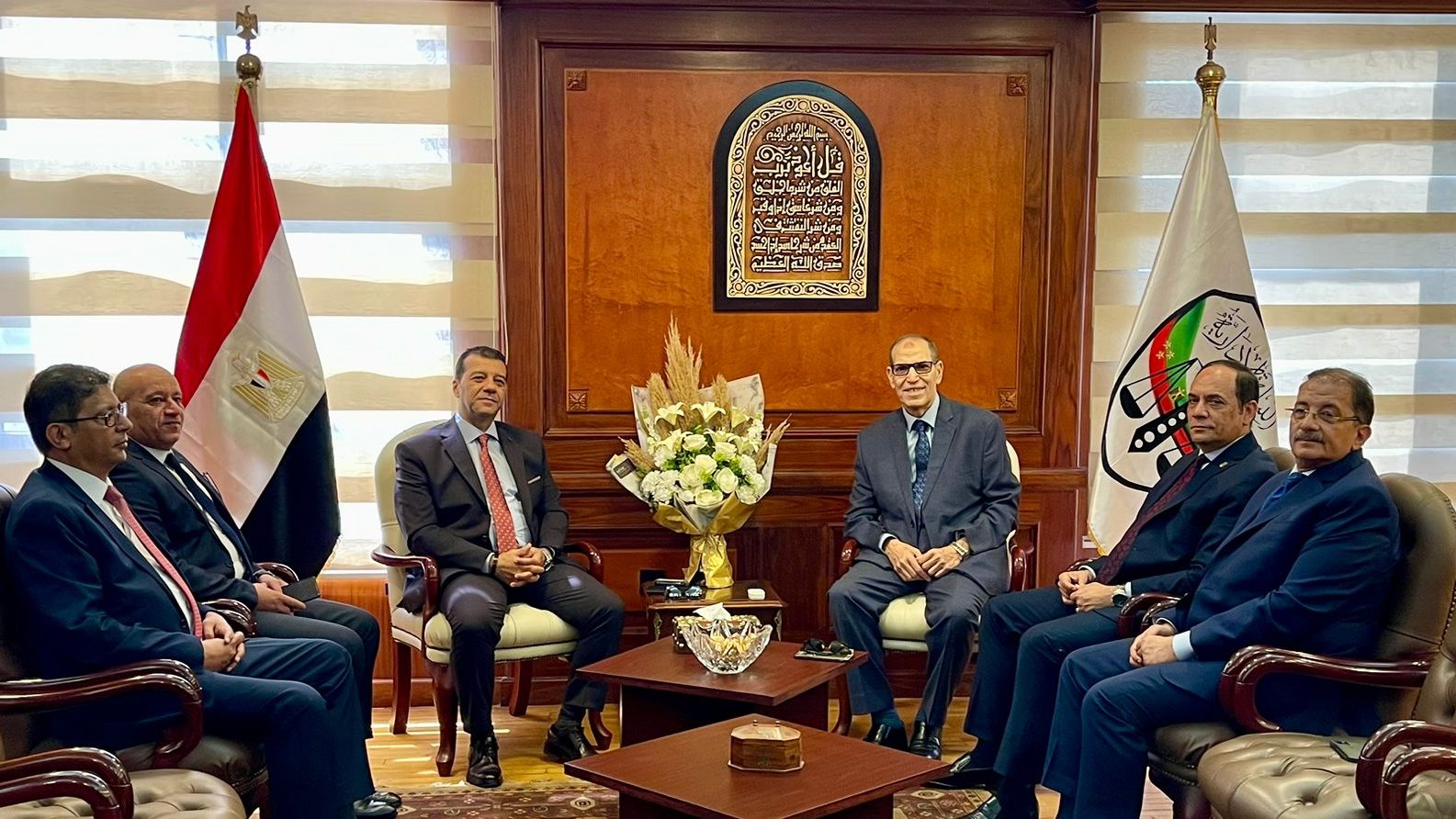 رئيس النيابة الإدارية مع وفد الوطنية للإنتخابات