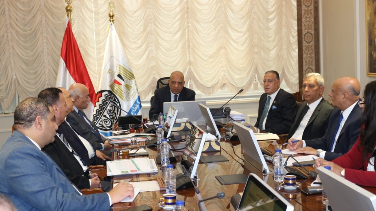 وزير قطاع الأعمال العام خلال الاجتماع