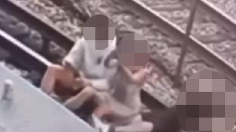 بسبب سيلفي على محطة القطار.. نهاية مأساوية لرجل وامرأة 