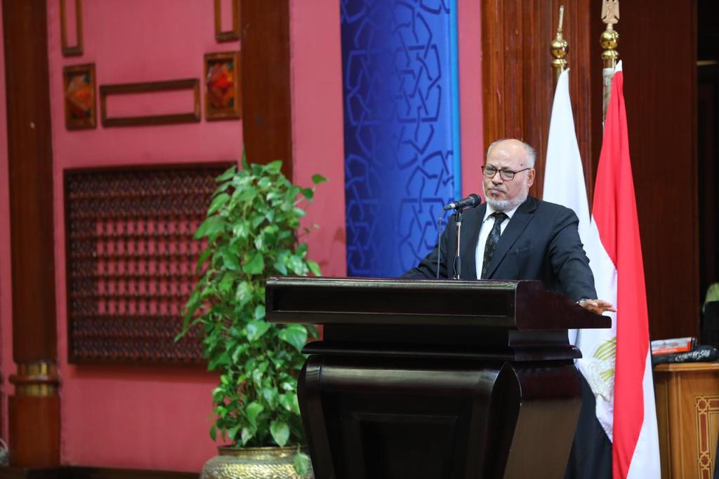 الدكتور إبراهيم الهدهد 