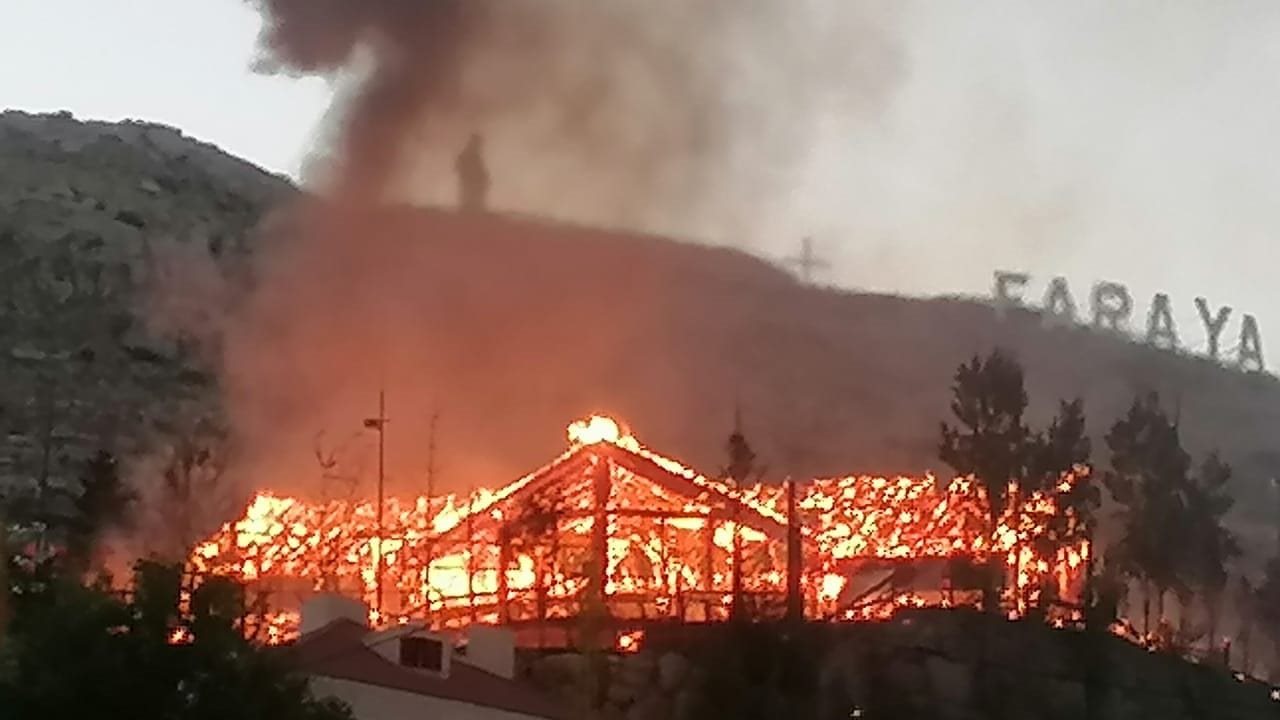  انفجار وحريق هائل بمطعم شهير في لبنان