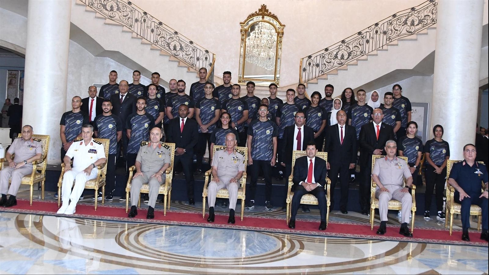 وزير الدفاع يكرم الأبطال الرياضيين