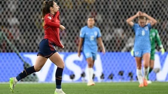 مباراة إسبانيا وإنجلترا 