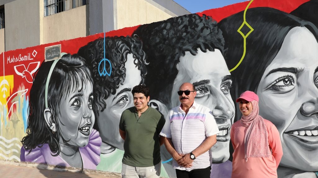 جدارية الوجوة المبتسمة لمها جميل وعلى عبد الفتاح بأسوان