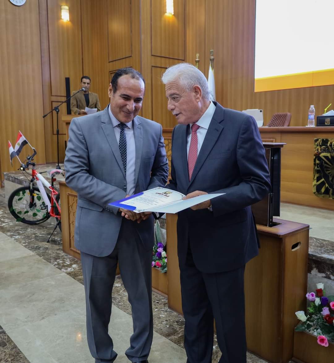 فودة يكرم عدد من العاملين بالزراعة 