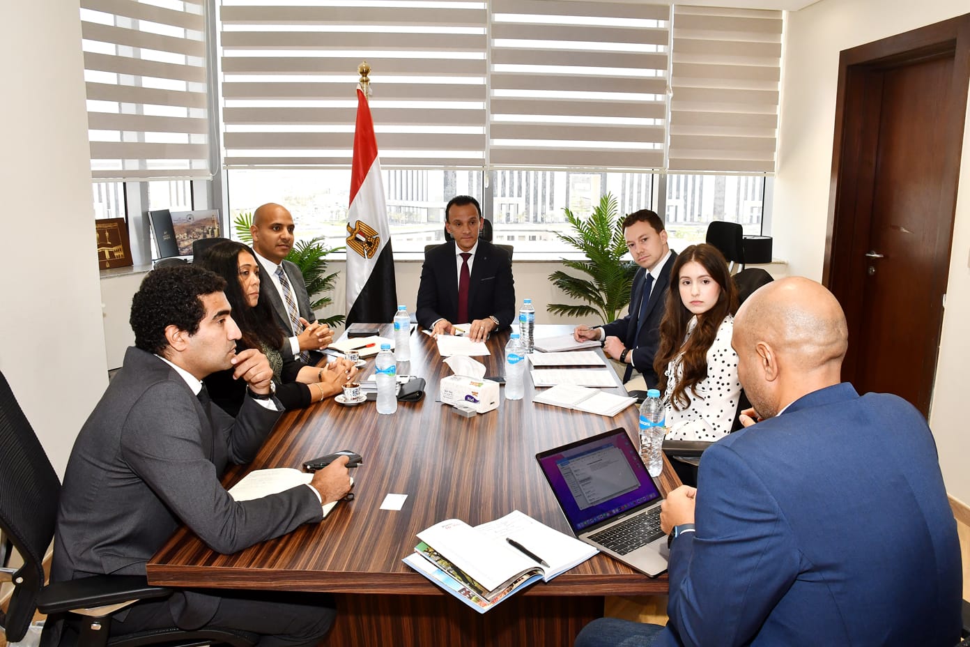 خلال الاجتماع