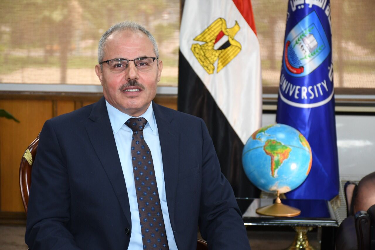 رئيس جامعة القناة 