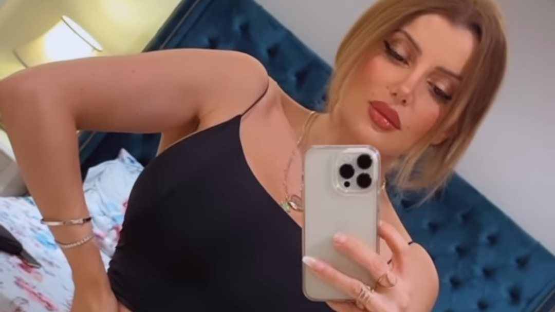 زوجة النقاز