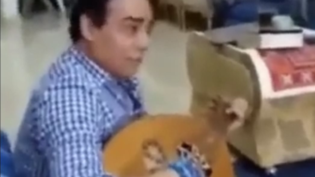 صاحب فيديو قراءة القرأن على الموسيقى 
