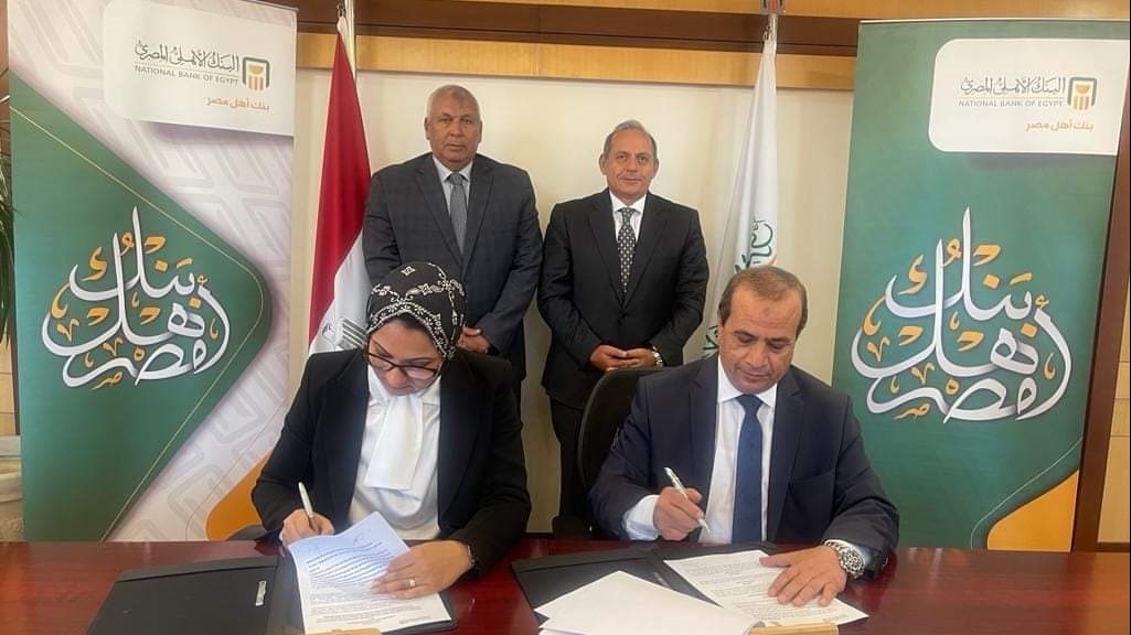 أثناء توقيع البروتوكول
