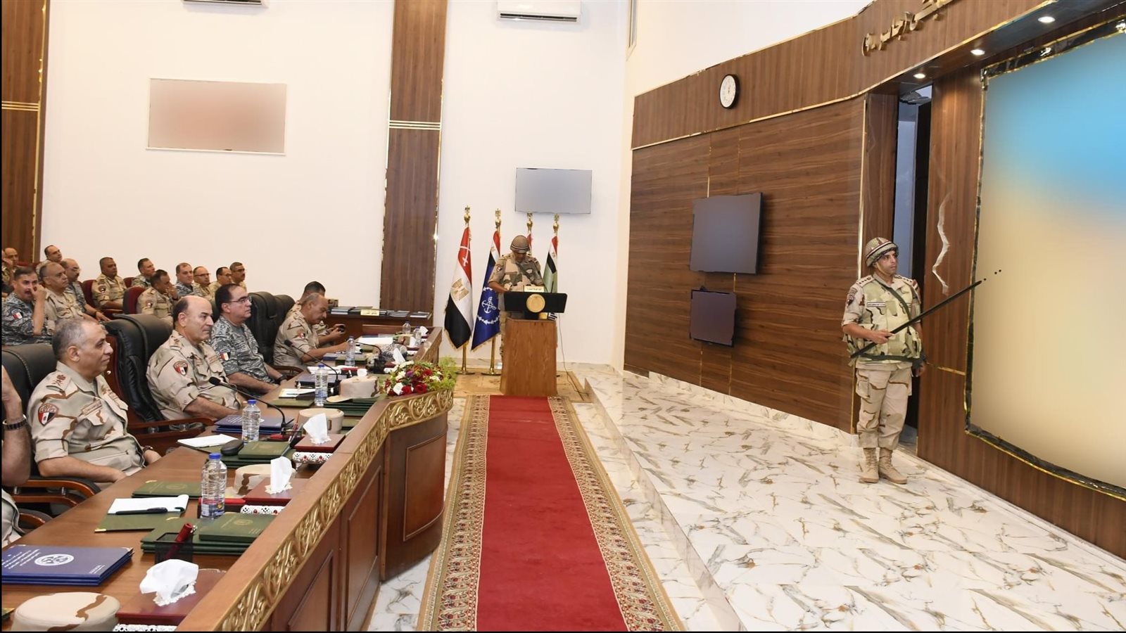 رئيس الأركان يشهد تنفيذ مشروعي مراكز القيادة التعبوى المشترك