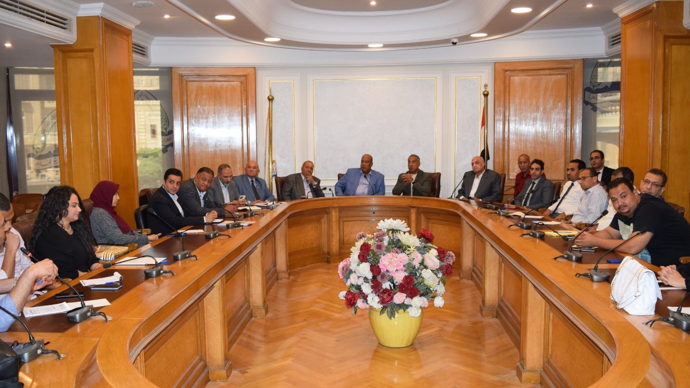 خلال الاجتماع