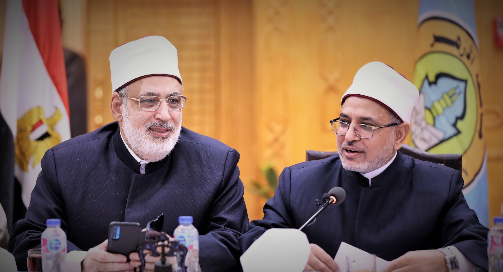 رئيس جامعة الأزهر وبجانبه وكيل الأزهر