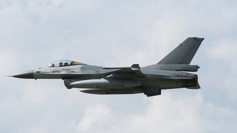 مقاتلة من طراز F-16