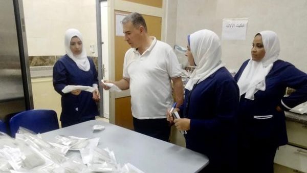 وكيل وزارة الصحة خلال تفقد المستشفى 